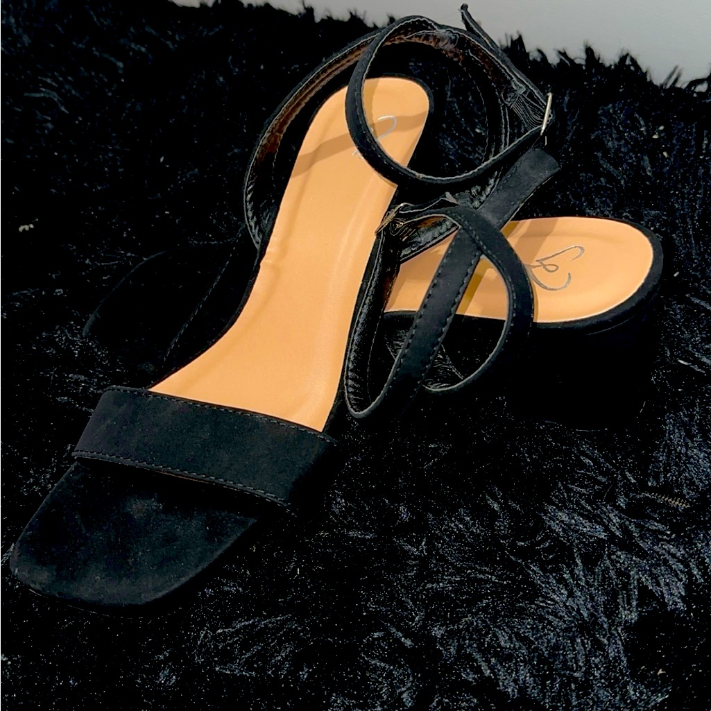 Windsor Low Wedges